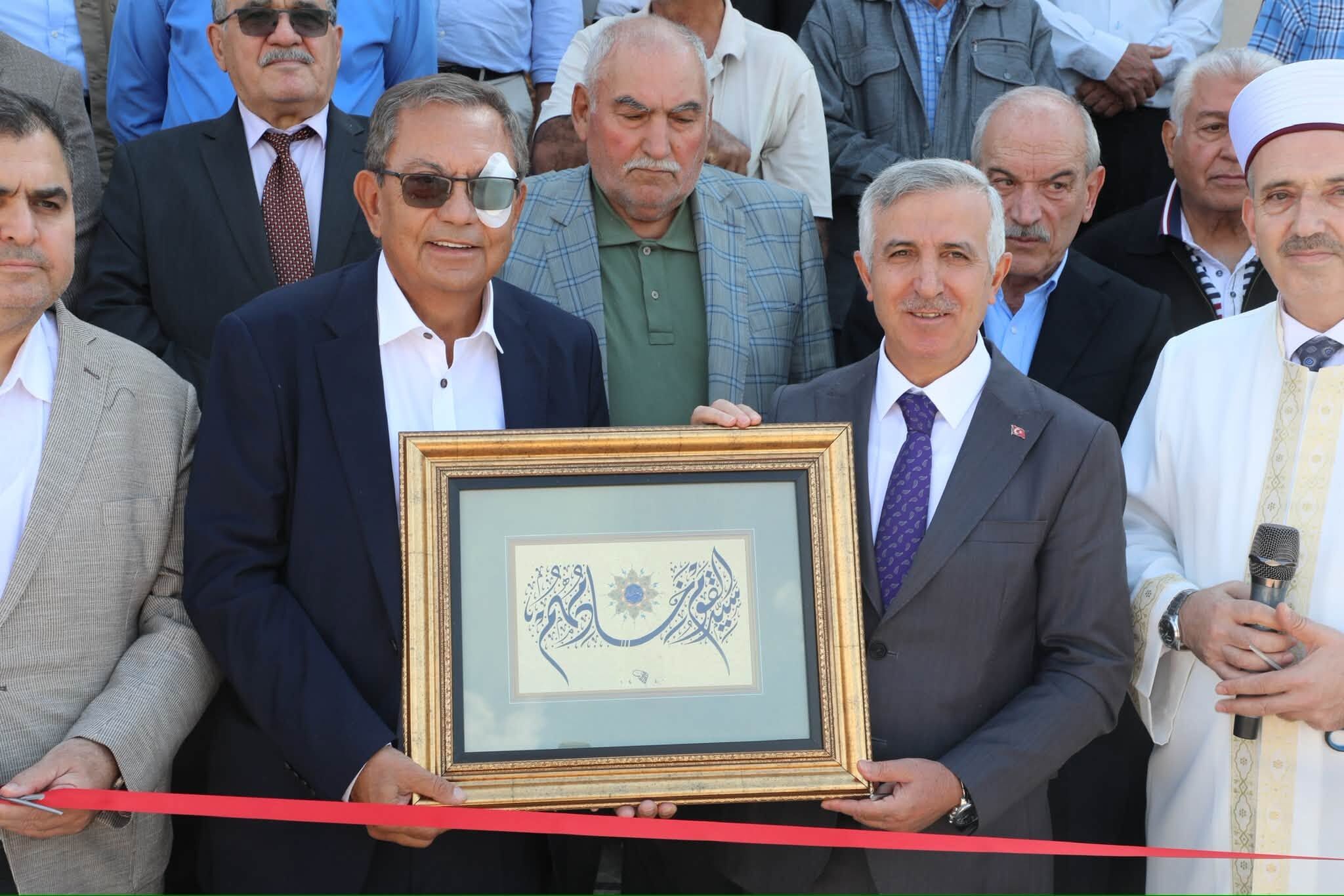 Kipas Holdingin Hayirsever Baskani Hanefi Oksuzden Babasi Adina Vefa Eseri Kanal46 (1)