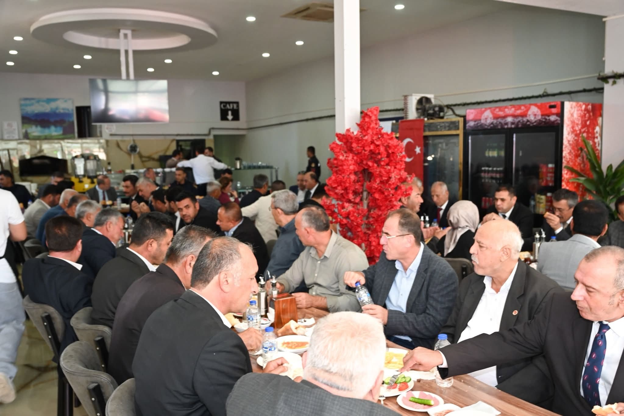 Turkoglu Belediye Baskani Mehmet Karaca Muhtarlarla Bir Araya Geldi (3)